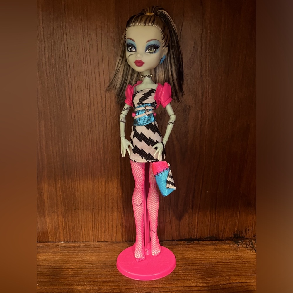 Dawn of the dance Frankie stein monster high doll